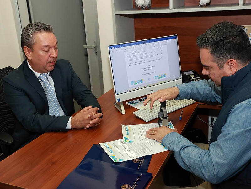 SE REGISTRA AARON AURELIO GRAGEDA BUSTAMANTE COMO ASPIRANTE AL CARGO DE RECTOR